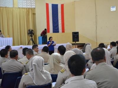 รับภาพการเข้ารับพระทานเกียรติบัตรและเข็มที่ระลึกของผู้มีผลการปฎิ