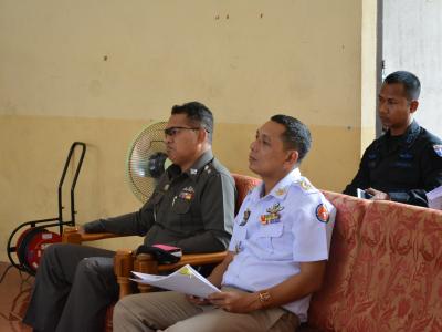รับภาพการเข้ารับพระทานเกียรติบัตรและเข็มที่ระลึกของผู้มีผลการปฎิ