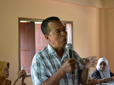 รูปประชาคมจะตั้งโรงเรียนผู้สูงอายุ