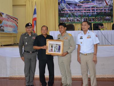นายกรับรุปภาพจากปรฎิบัติงานดีเด่น
