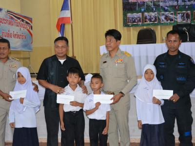 นายกรับรุปภาพจากปรฎิบัติงานดีเด่น