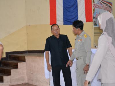 นายกรับรุปภาพจากปรฎิบัติงานดีเด่น
