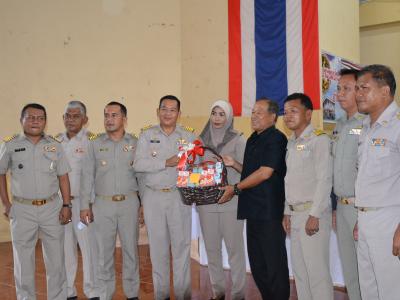 นายกรับรุปภาพจากปรฎิบัติงานดีเด่น